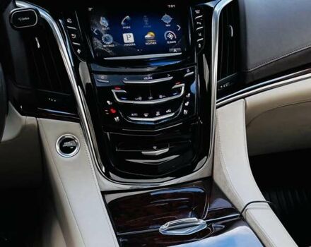 Белый Кадиллак Эскалейд, объемом двигателя 6.2 л и пробегом 197 тыс. км за 32999 $, фото 25 на Automoto.ua