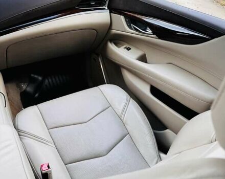 Белый Кадиллак Эскалейд, объемом двигателя 6.2 л и пробегом 197 тыс. км за 32999 $, фото 24 на Automoto.ua