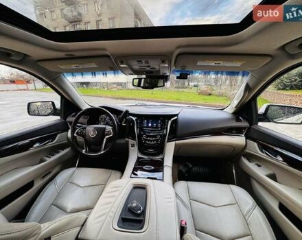 Белый Кадиллак Эскалейд, объемом двигателя 6.2 л и пробегом 197 тыс. км за 32999 $, фото 21 на Automoto.ua