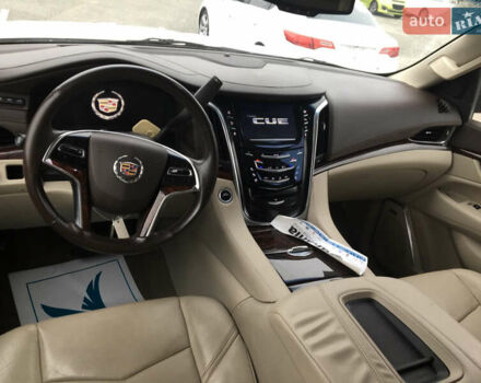 Белый Кадиллак Эскалейд, объемом двигателя 6.2 л и пробегом 197 тыс. км за 32999 $, фото 44 на Automoto.ua