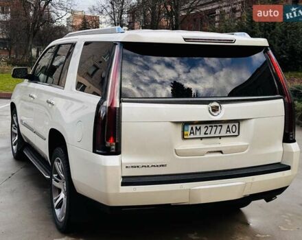 Белый Кадиллак Эскалейд, объемом двигателя 6.2 л и пробегом 197 тыс. км за 32999 $, фото 7 на Automoto.ua