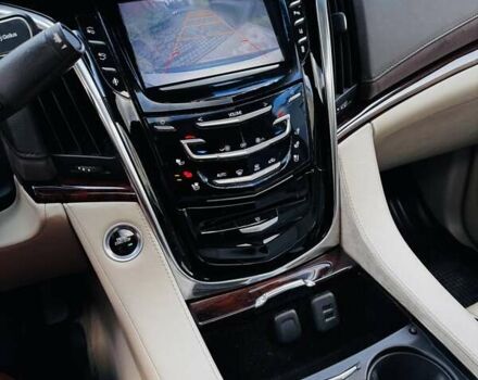 Белый Кадиллак Эскалейд, объемом двигателя 6.2 л и пробегом 197 тыс. км за 32999 $, фото 33 на Automoto.ua