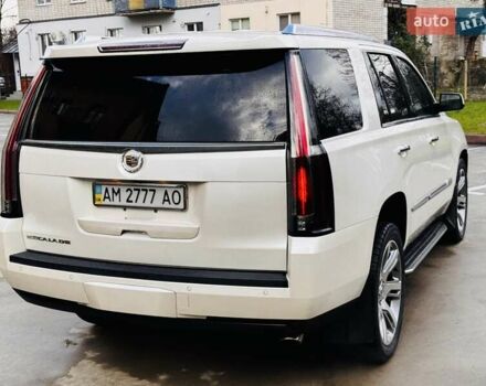 Белый Кадиллак Эскалейд, объемом двигателя 6.2 л и пробегом 197 тыс. км за 32999 $, фото 6 на Automoto.ua