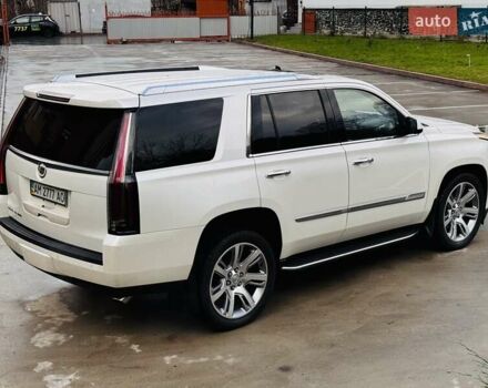 Белый Кадиллак Эскалейд, объемом двигателя 6.2 л и пробегом 197 тыс. км за 32999 $, фото 5 на Automoto.ua