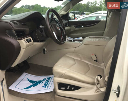 Белый Кадиллак Эскалейд, объемом двигателя 6.2 л и пробегом 197 тыс. км за 32999 $, фото 45 на Automoto.ua