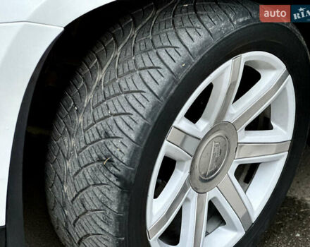 Белый Кадиллак Эскалейд, объемом двигателя 6.2 л и пробегом 125 тыс. км за 45999 $, фото 15 на Automoto.ua