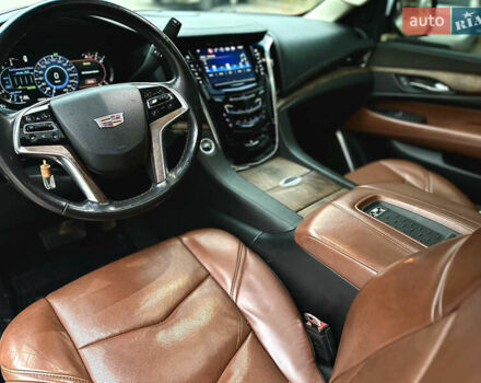 Белый Кадиллак Эскалейд, объемом двигателя 6.2 л и пробегом 125 тыс. км за 45999 $, фото 28 на Automoto.ua