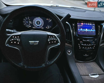 Белый Кадиллак Эскалейд, объемом двигателя 6.2 л и пробегом 125 тыс. км за 45999 $, фото 63 на Automoto.ua