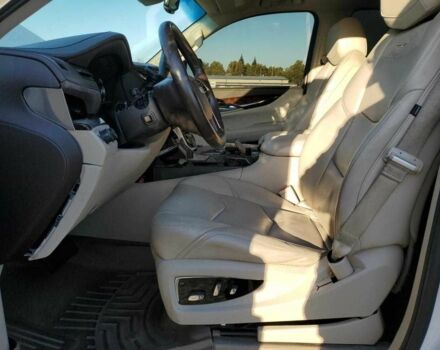 Белый Кадиллак Эскалейд, объемом двигателя 6.2 л и пробегом 210 тыс. км за 22600 $, фото 6 на Automoto.ua