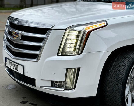 Белый Кадиллак Эскалейд, объемом двигателя 6.2 л и пробегом 125 тыс. км за 45999 $, фото 12 на Automoto.ua