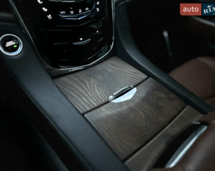 Белый Кадиллак Эскалейд, объемом двигателя 6.2 л и пробегом 125 тыс. км за 45999 $, фото 64 на Automoto.ua