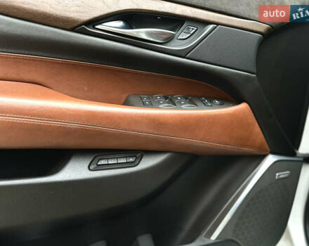 Белый Кадиллак Эскалейд, объемом двигателя 6.2 л и пробегом 125 тыс. км за 45999 $, фото 31 на Automoto.ua