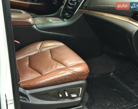 Белый Кадиллак Эскалейд, объемом двигателя 6.2 л и пробегом 125 тыс. км за 45999 $, фото 33 на Automoto.ua