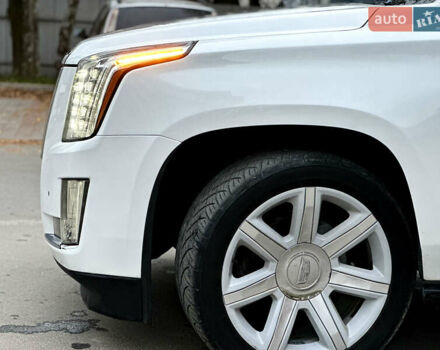 Белый Кадиллак Эскалейд, объемом двигателя 6.2 л и пробегом 125 тыс. км за 45999 $, фото 57 на Automoto.ua