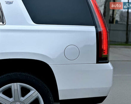 Белый Кадиллак Эскалейд, объемом двигателя 6.2 л и пробегом 125 тыс. км за 45999 $, фото 58 на Automoto.ua