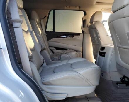 Белый Кадиллак Эскалейд, объемом двигателя 6.2 л и пробегом 210 тыс. км за 22600 $, фото 10 на Automoto.ua