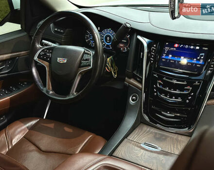 Белый Кадиллак Эскалейд, объемом двигателя 6.2 л и пробегом 125 тыс. км за 45999 $, фото 37 на Automoto.ua