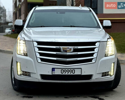 Белый Кадиллак Эскалейд, объемом двигателя 6.2 л и пробегом 125 тыс. км за 45999 $, фото 4 на Automoto.ua