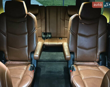 Белый Кадиллак Эскалейд, объемом двигателя 6.2 л и пробегом 125 тыс. км за 45999 $, фото 51 на Automoto.ua