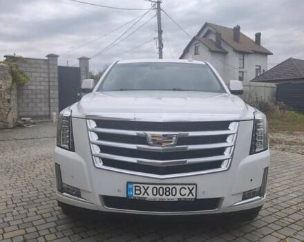 Кадиллак Эскалейд 2016 в Хмельницком на Automoto.ua Белый Кадиллак Эскалейд, объемом двигателя 6.2 л и пробегом 125 тыс. км за 40000 $, фото 9 на Automoto.ua