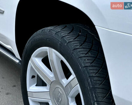 Белый Кадиллак Эскалейд, объемом двигателя 6.2 л и пробегом 125 тыс. км за 45999 $, фото 19 на Automoto.ua