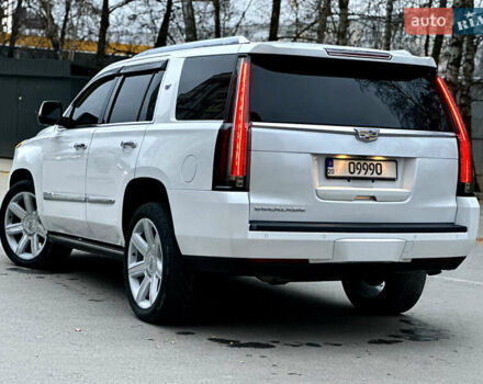 Белый Кадиллак Эскалейд, объемом двигателя 6.2 л и пробегом 125 тыс. км за 45999 $, фото 6 на Automoto.ua