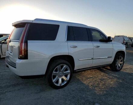 Белый Кадиллак Эскалейд, объемом двигателя 6.2 л и пробегом 210 тыс. км за 22600 $, фото 3 на Automoto.ua