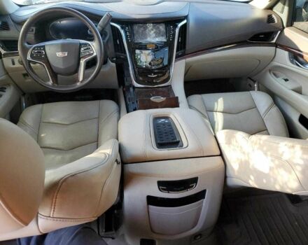 Белый Кадиллак Эскалейд, объемом двигателя 6.2 л и пробегом 210 тыс. км за 22600 $, фото 7 на Automoto.ua