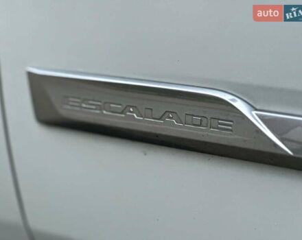 Белый Кадиллак Эскалейд, объемом двигателя 6.2 л и пробегом 125 тыс. км за 45999 $, фото 56 на Automoto.ua