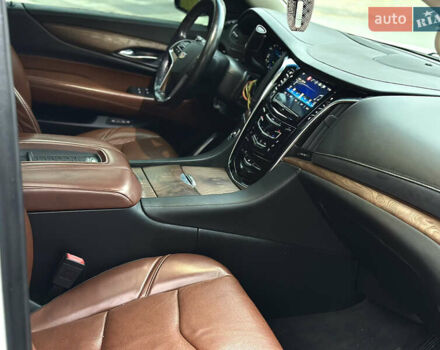 Белый Кадиллак Эскалейд, объемом двигателя 6.2 л и пробегом 125 тыс. км за 45999 $, фото 38 на Automoto.ua