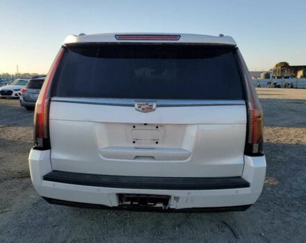 Белый Кадиллак Эскалейд, объемом двигателя 6.2 л и пробегом 210 тыс. км за 22600 $, фото 2 на Automoto.ua