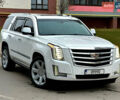 Белый Кадиллак Эскалейд, объемом двигателя 6.2 л и пробегом 125 тыс. км за 45999 $, фото 1 на Automoto.ua