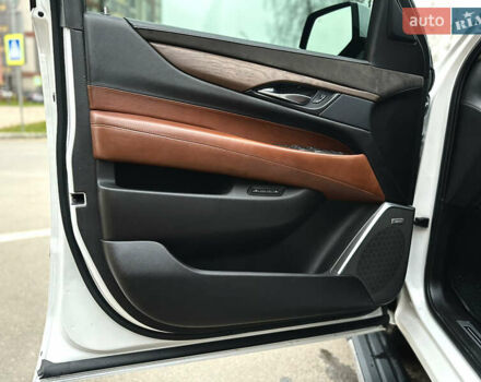 Белый Кадиллак Эскалейд, объемом двигателя 6.2 л и пробегом 125 тыс. км за 45999 $, фото 30 на Automoto.ua