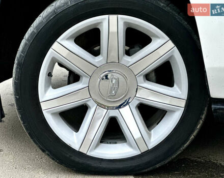 Белый Кадиллак Эскалейд, объемом двигателя 6.2 л и пробегом 125 тыс. км за 45999 $, фото 16 на Automoto.ua