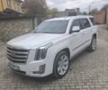 Кадиллак Эскалейд 2016 в Хмельницком на Automoto.ua Белый Кадиллак Эскалейд, объемом двигателя 6.2 л и пробегом 125 тыс. км за 40000 $, фото 1 на Automoto.ua