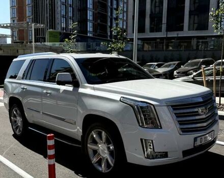 Білий Каділак Ескалейд, об'ємом двигуна 6.2 л та пробігом 150 тис. км за 50300 $, фото 3 на Automoto.ua