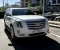Білий Каділак Ескалейд, об'ємом двигуна 6.2 л та пробігом 150 тис. км за 50300 $, фото 1 на Automoto.ua