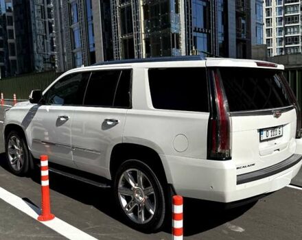 Білий Каділак Ескалейд, об'ємом двигуна 6.2 л та пробігом 150 тис. км за 50300 $, фото 4 на Automoto.ua