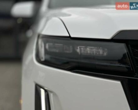 Каділак Ескалейд 2021 у Чернівцях на Automoto.ua Білий Каділак Ескалейд, об'ємом двигуна 6.16 л та пробігом 54 тис. км за 115000 $, фото 4 на Automoto.ua