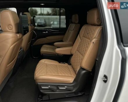 Каділак Ескалейд 2021 у Чернівцях на Automoto.ua Білий Каділак Ескалейд, об'ємом двигуна 6.16 л та пробігом 54 тис. км за 115000 $, фото 33 на Automoto.ua