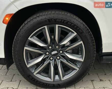 Каділак Ескалейд 2021 у Чернівцях на Automoto.ua Білий Каділак Ескалейд, об'ємом двигуна 6.16 л та пробігом 54 тис. км за 115000 $, фото 10 на Automoto.ua