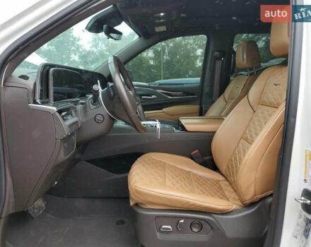 Білий Каділак Ескалейд, об'ємом двигуна 3 л та пробігом 45 тис. км за 20000 $, фото 6 на Automoto.ua