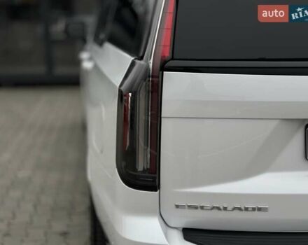 Каділак Ескалейд 2021 у Чернівцях на Automoto.ua Білий Каділак Ескалейд, об'ємом двигуна 6.16 л та пробігом 54 тис. км за 115000 $, фото 21 на Automoto.ua