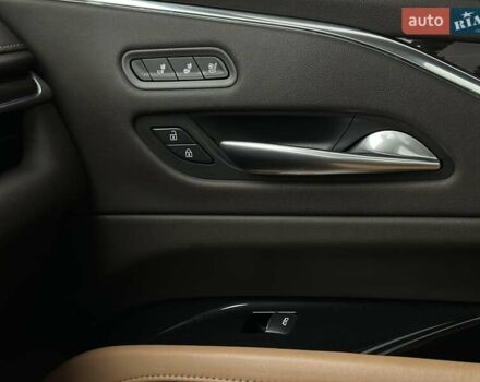 Каділак Ескалейд 2021 у Чернівцях на Automoto.ua Білий Каділак Ескалейд, об'ємом двигуна 6.16 л та пробігом 54 тис. км за 115000 $, фото 55 на Automoto.ua