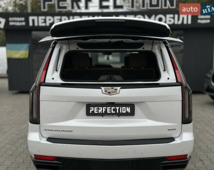 Каділак Ескалейд 2021 у Чернівцях на Automoto.ua Білий Каділак Ескалейд, об'ємом двигуна 6.16 л та пробігом 54 тис. км за 115000 $, фото 25 на Automoto.ua