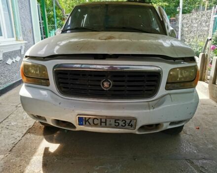 Белый Кадиллак Эскалейд, объемом двигателя 0 л и пробегом 290 тыс. км за 1100 $, фото 1 на Automoto.ua