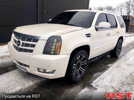 Белый Кадиллак Эскалейд, объемом двигателя 6.2 л и пробегом 24100 тыс. км за 27500 $, фото 1 на Automoto.ua