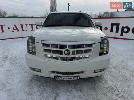 Білий Каділак Ескалейд, об'ємом двигуна 6.16 л та пробігом 220 тис. км за 25000 $, фото 1 на Automoto.ua