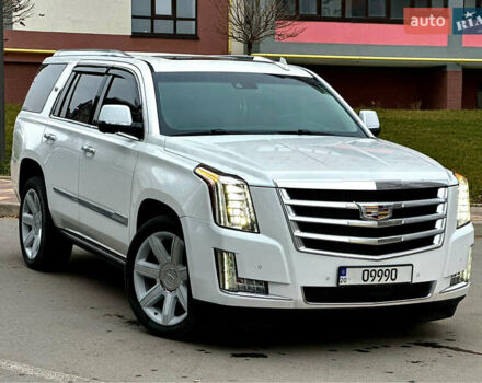 Белый Кадиллак Эскалейд, объемом двигателя 6.2 л и пробегом 125 тыс. км за 45999 $, фото 1 на Automoto.ua