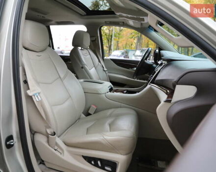 Кадиллак Эскалейд 2014 в Харькове на Automoto.ua Бежевый Кадиллак Эскалейд, объемом двигателя 6.2 л и пробегом 101 тыс. км за 31500 $, фото 11 на Automoto.ua